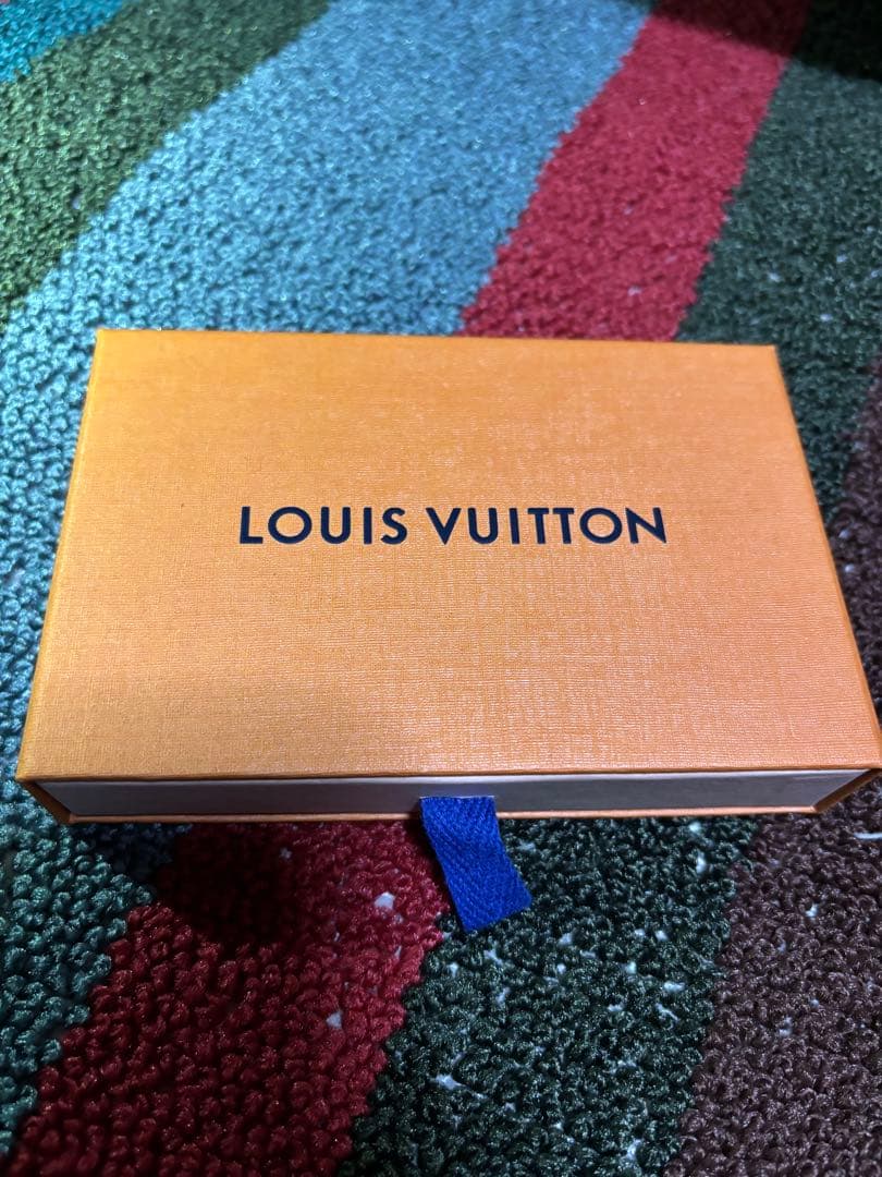 LOUIS VUITTON キーホルダー・LV サークル