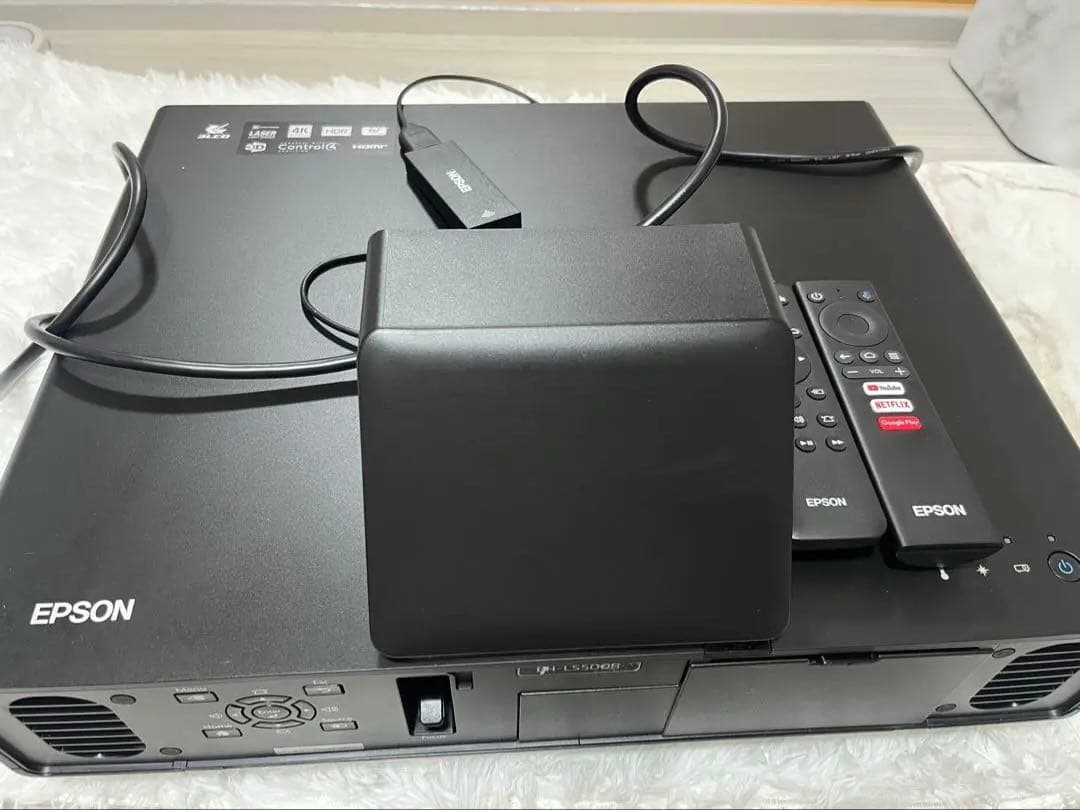 【美品】EPSON プロジェクター　EH-LS500B