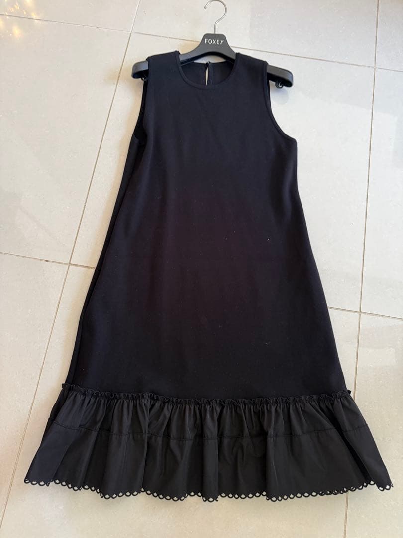 FOXEYひざ丈ワンピース裾レースブラック