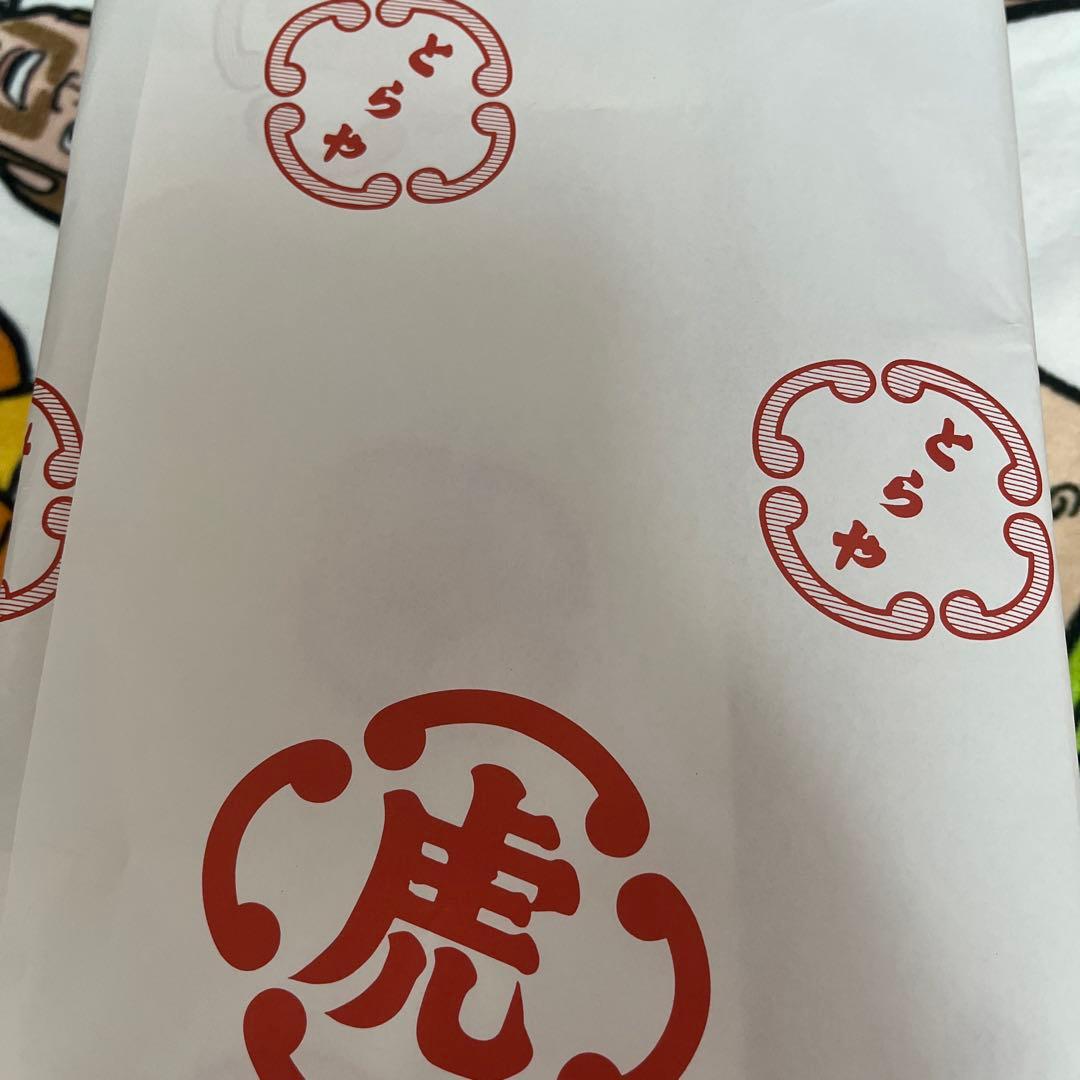 虎屋大型羊羹　夜の梅、おもかげ　1320g✖️2本です。