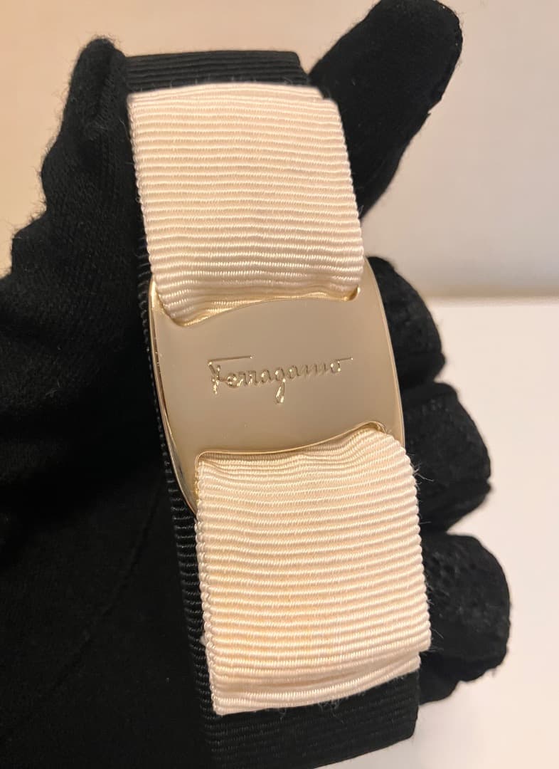 【美品】 Ferragamoバレッタヴァラリボンブラック&アイボリー