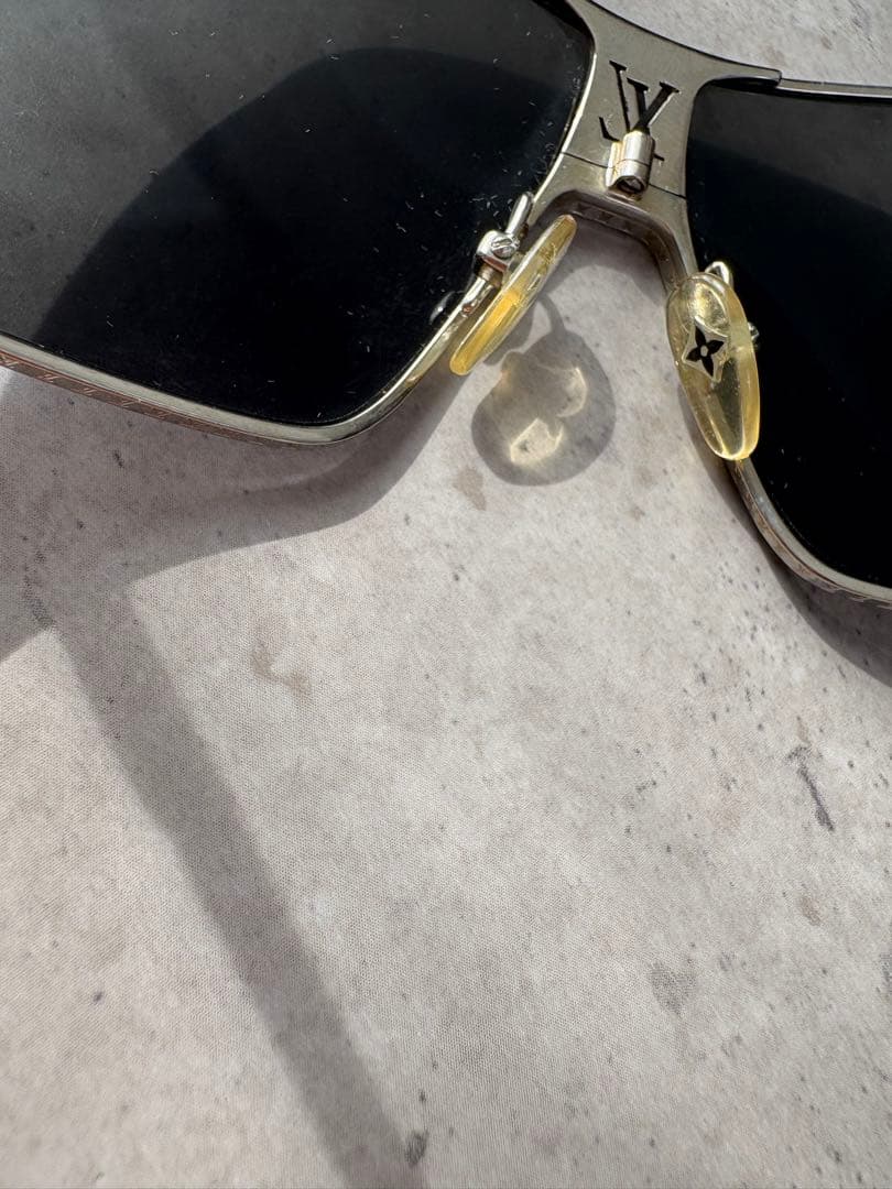 Louis Vuitton ブラックスサングラス