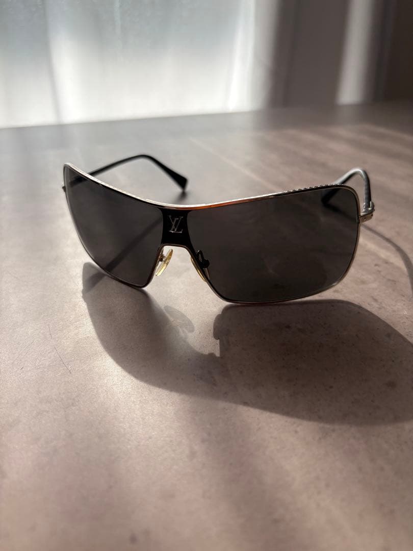 Louis Vuitton ブラックスサングラス