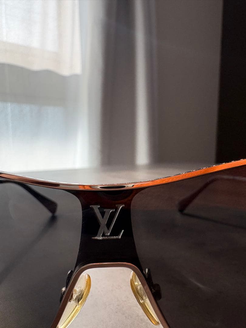 Louis Vuitton ブラックスサングラス