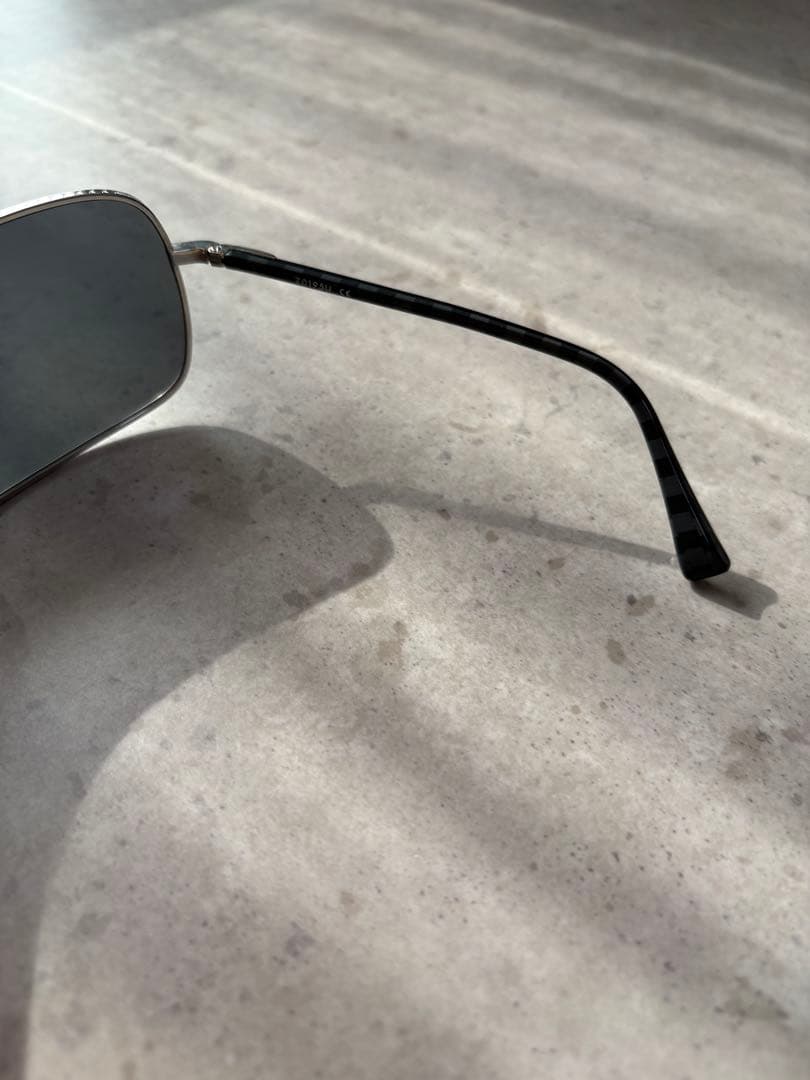 Louis Vuitton ブラックスサングラス