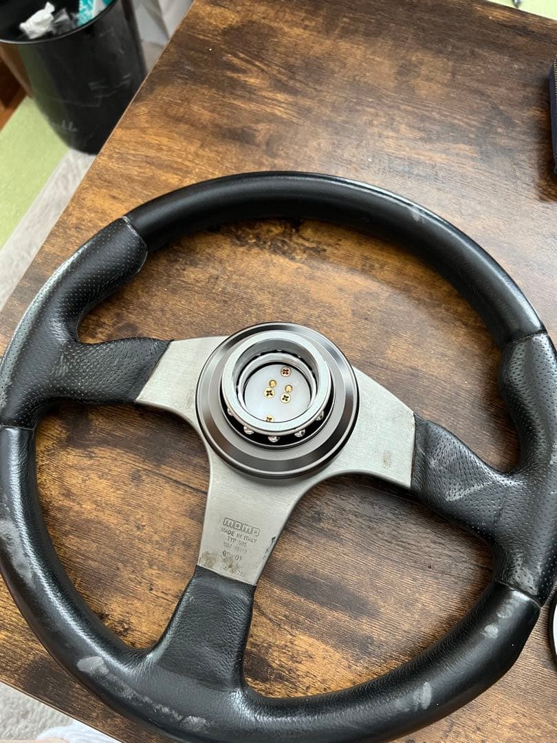 MOMO ステアリング レザー製