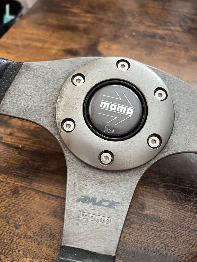 MOMO ステアリング レザー製