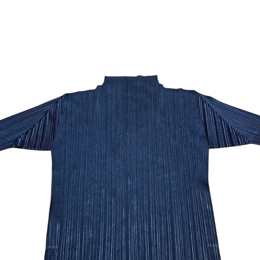 美品 ISSEY MIYAKE　プリーツカットソー 黒　長袖
