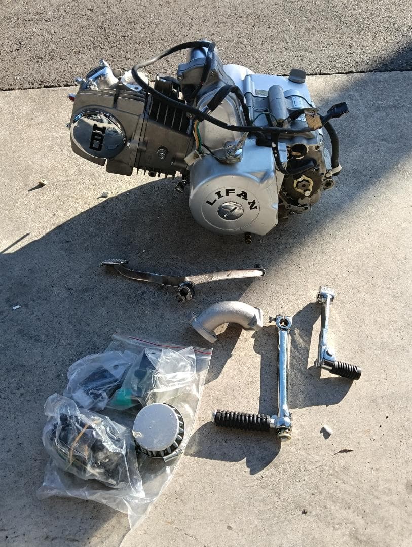 中古　中華エンジン リーファン125　カブ　モンキー等 4速 セル付き 付属品付