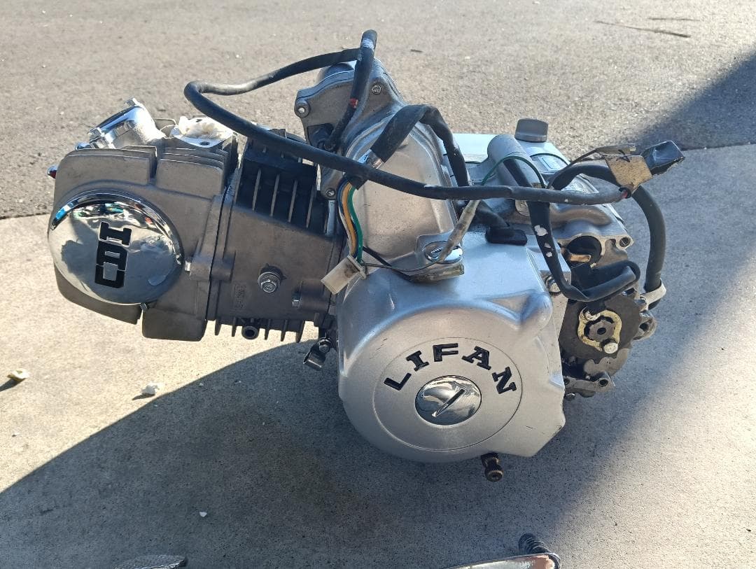 中古　中華エンジン リーファン125　カブ　モンキー等 4速 セル付き 付属品付