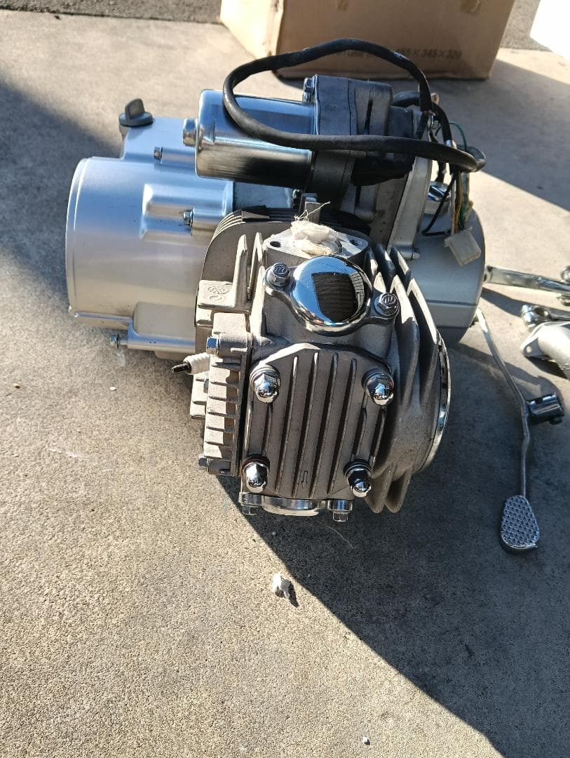 中古　中華エンジン リーファン125　カブ　モンキー等 4速 セル付き 付属品付