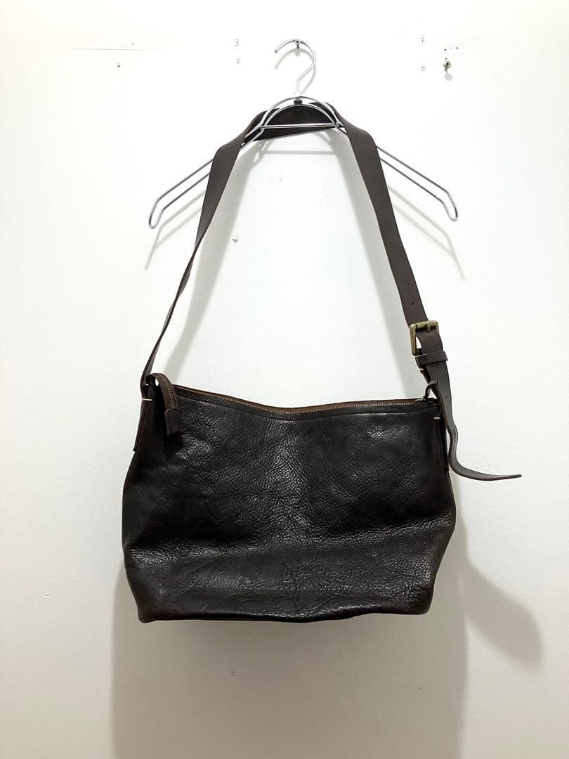 ARTS&SCIENCE レザーショルダーバッグ