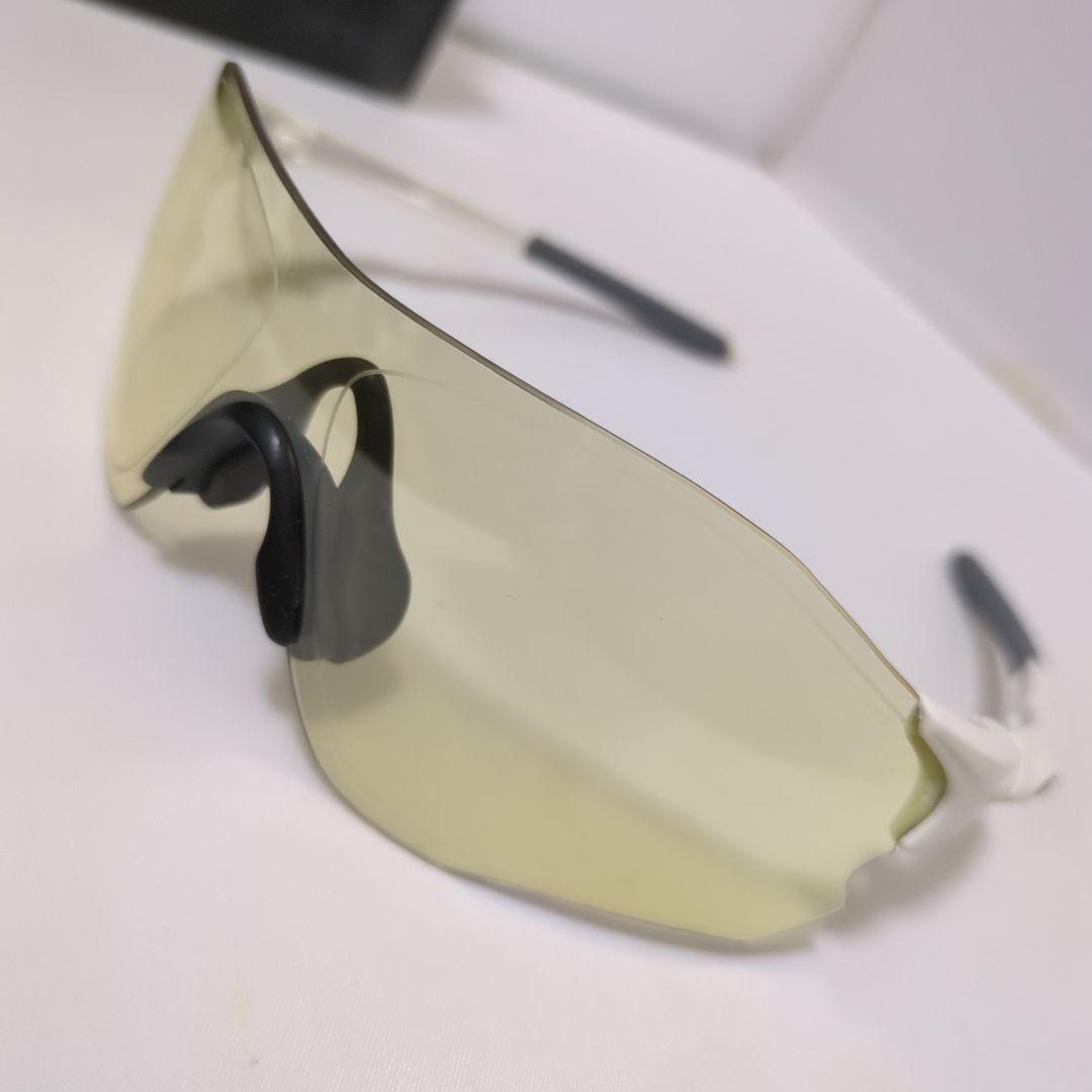 美しく軽い　オークリー 　本格スポーツサングラス イーブイゼロパス 未使用