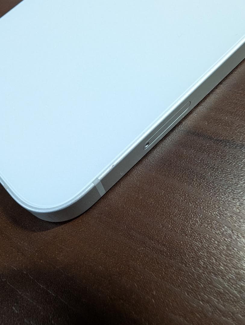 iPhone16e　Docomo版　128GB　利用制限◯　バッテリー100％