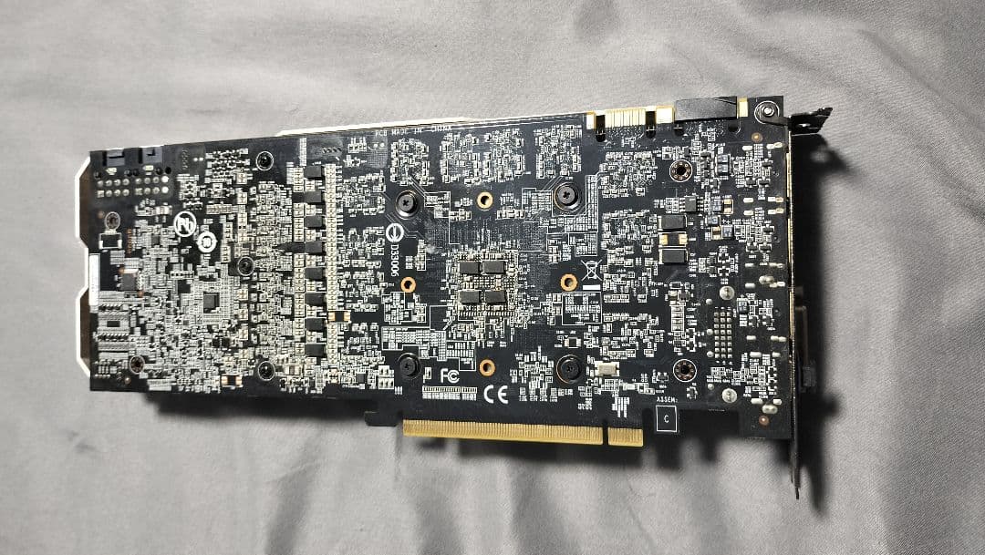 GIGABYTE GTX1080Ti 3ファン ホワイト