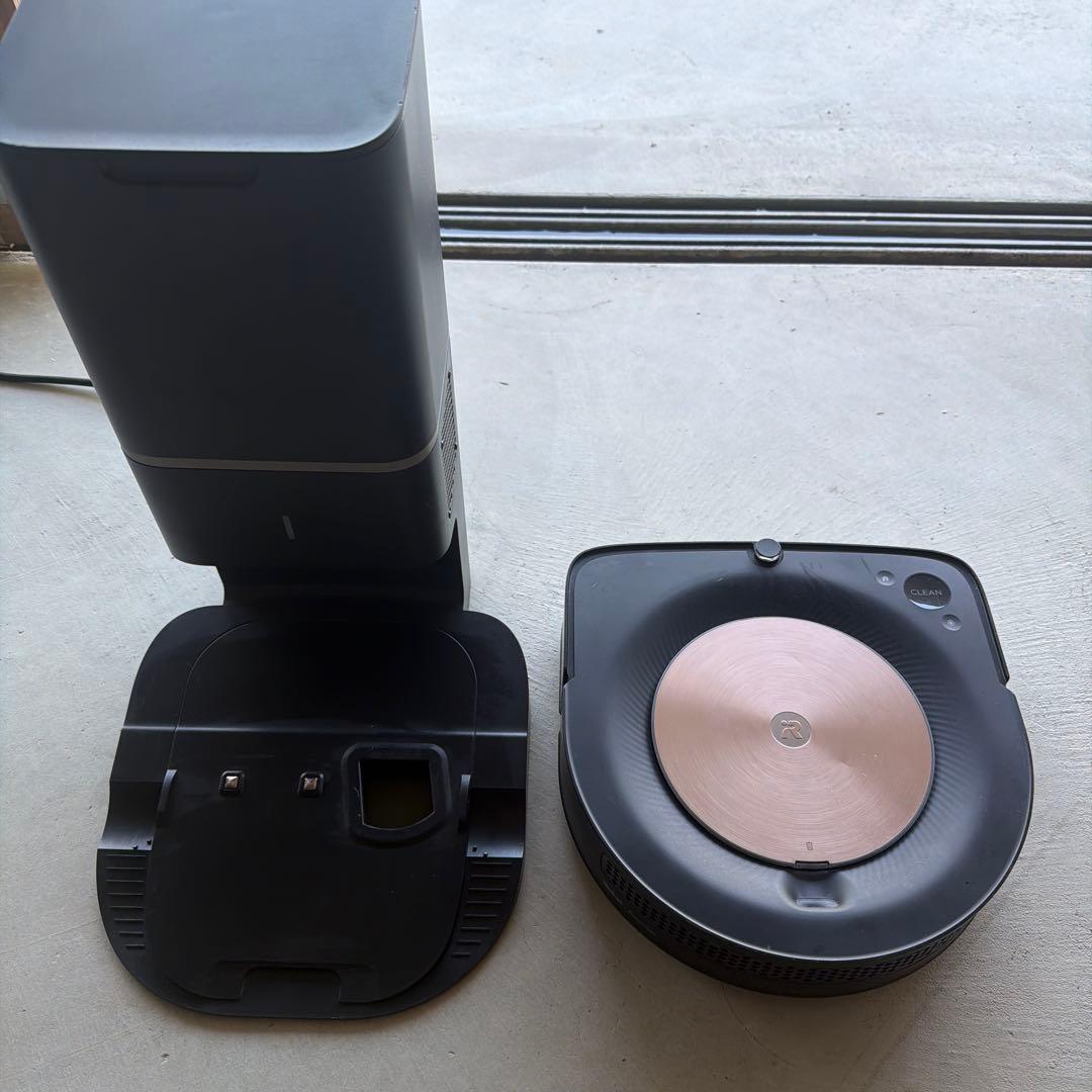 irobot ルンバ　ロボット掃除機本体 黒 銅色充電パッド