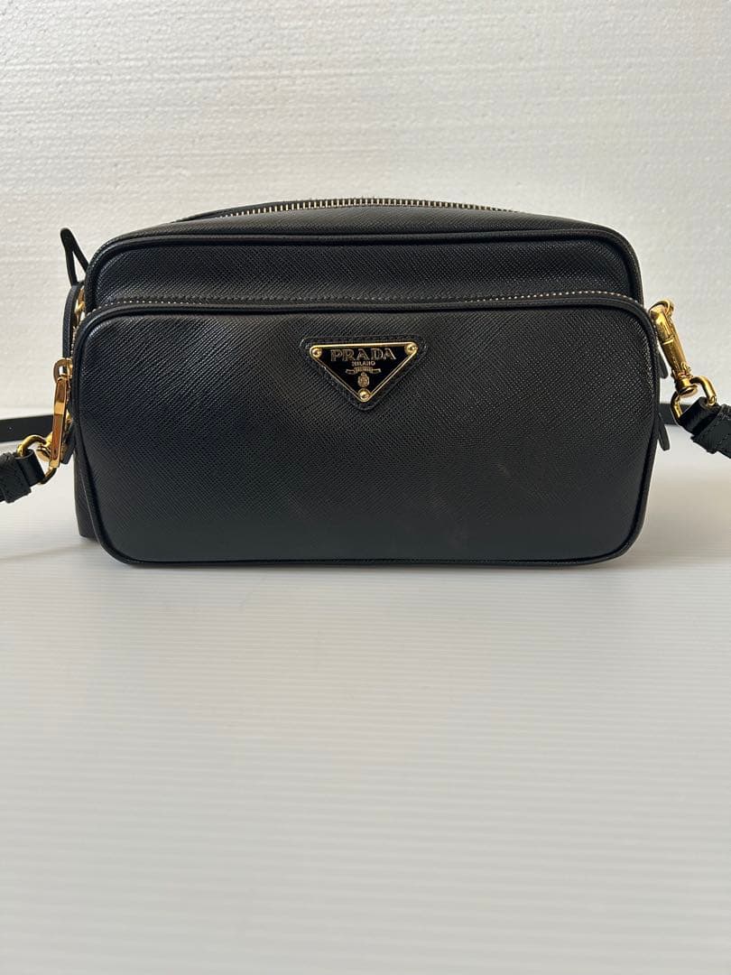 プラダ　ショルダーバッグ　ブラック　BT1010