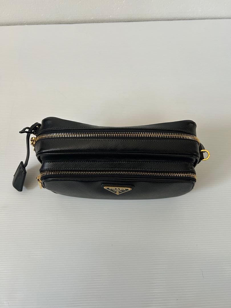プラダ　ショルダーバッグ　ブラック　BT1010