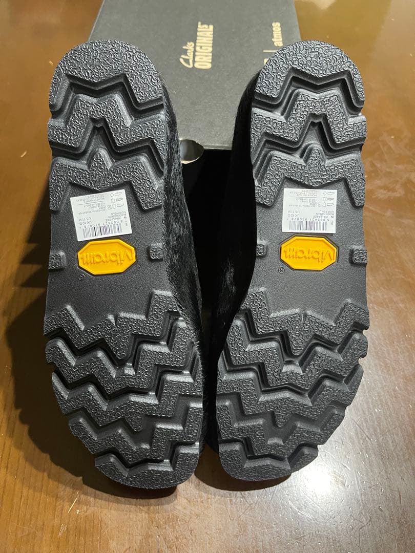 クラークス ワラビー ブラック ヘア オン ブラックアイパッチ アトモス