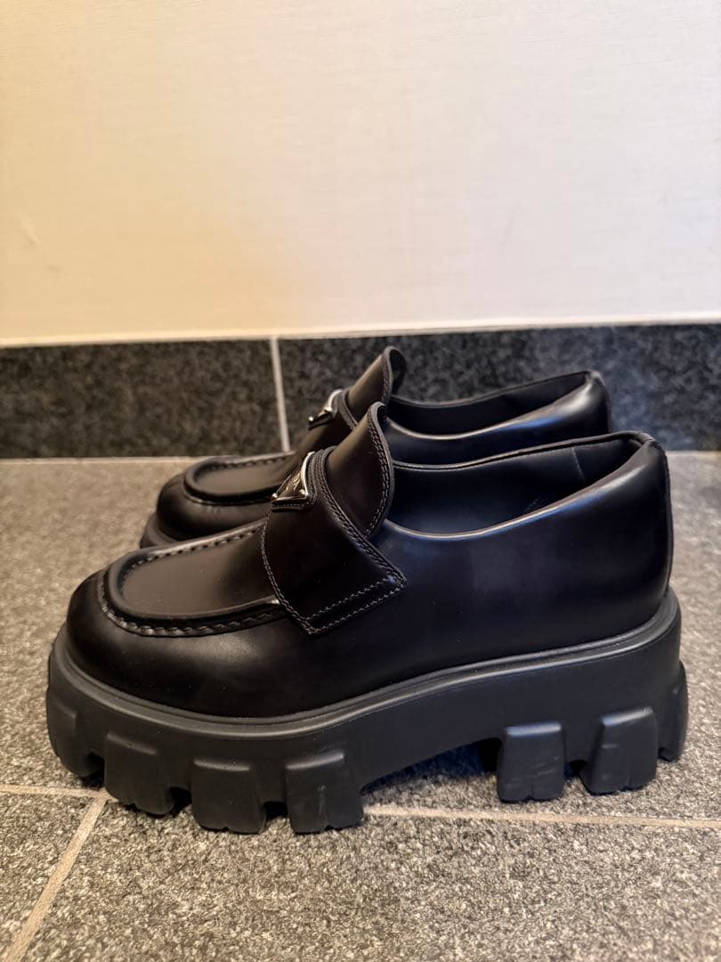 PRADA 黒 モノリス ブラッシュドレザー ローファー厚底 サイズ36
