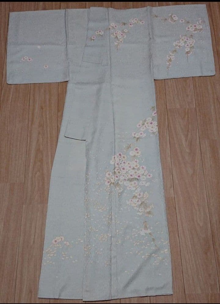 【お値下げ中】正絹 訪問着 桜吹雪 優しい水色