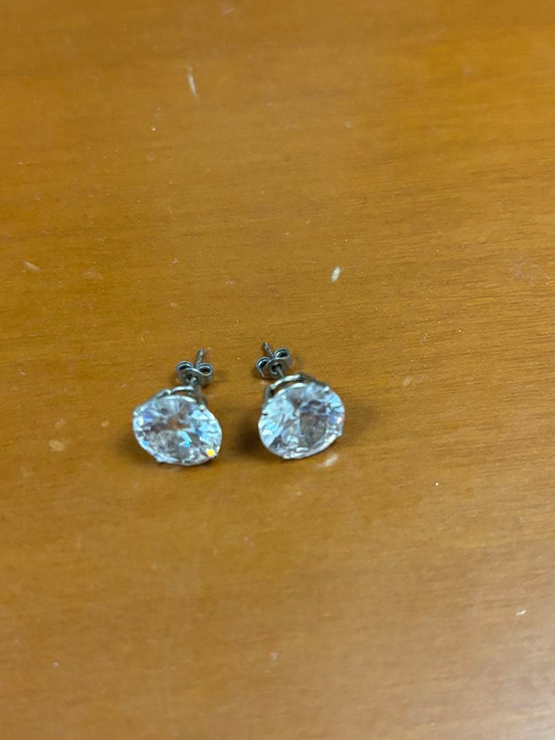 アヴァランチ　10Kホワイトゴールド　ピアス　両耳