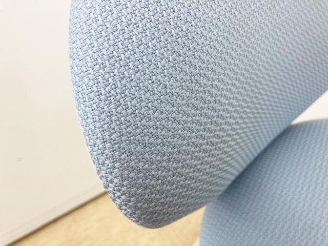 オカムラ 患者用チェア ⑤　布張り 背付 円盤脚 座面回転　ライトブルー