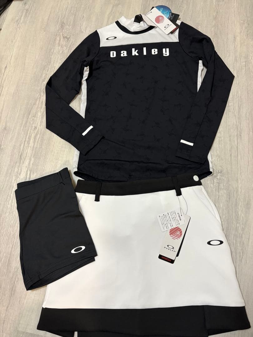 新品　MサイズOAKLEY オークリーゴルフセットアップ モックネック＆スカート