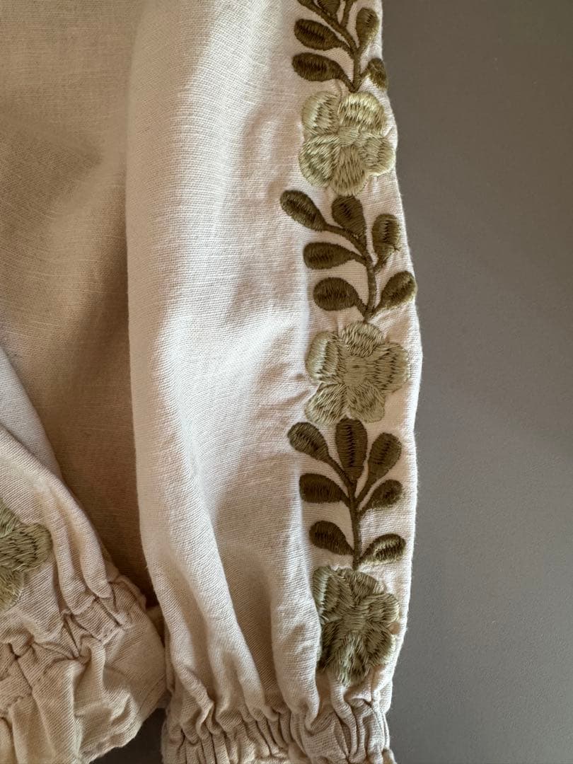 apolina アポリナ 袖刺繍　ブラウス　フリル襟　3-5y