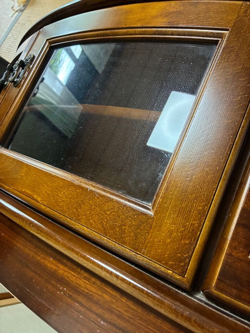 値引き！カリモクの木製ヴィンテージテレビ台 曲線ガラス お店のアトリエなどにも