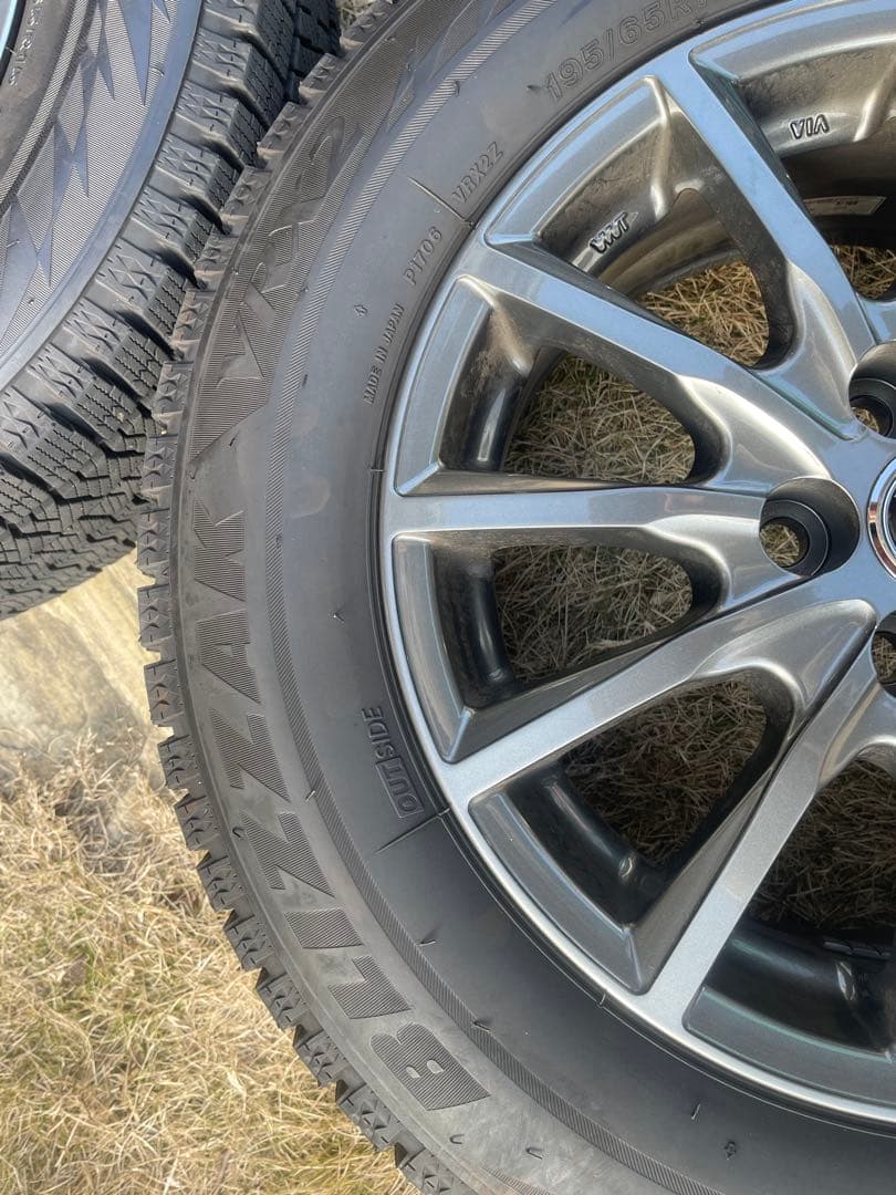 b*i様 ほぼ新品195/65R15 冬用タイヤ ホイールセット 15インチ