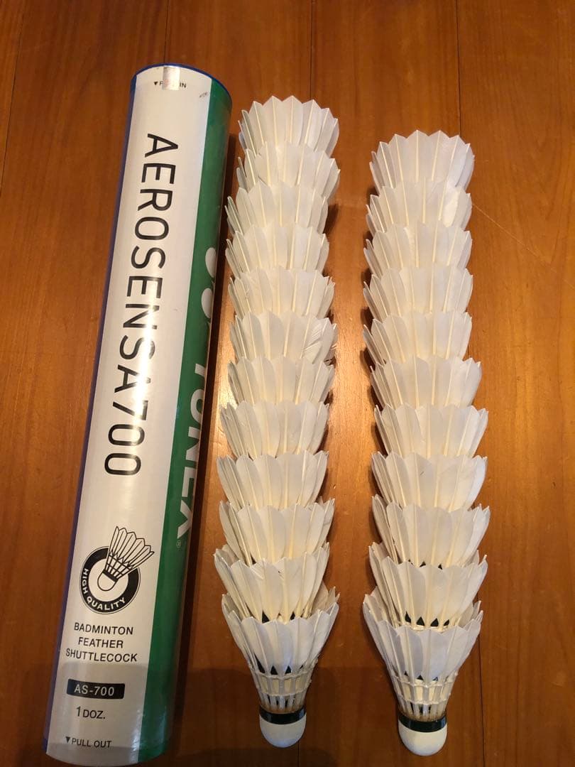 YONEX シャトル　エアロセンサ700とニューオフィシャル