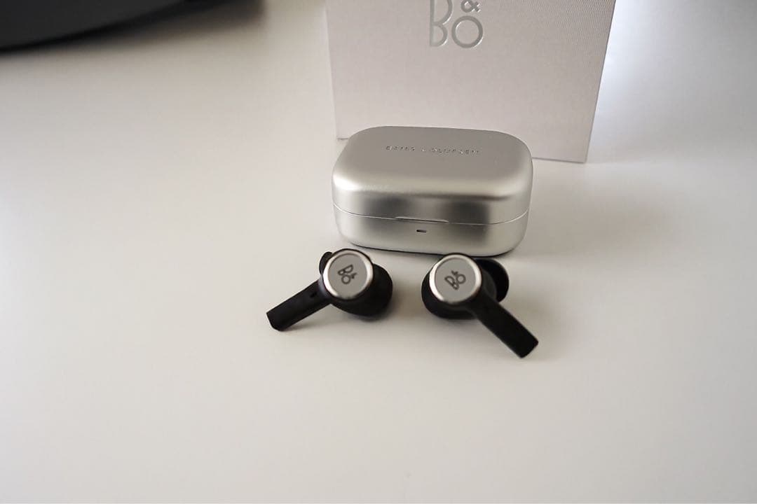 Bang & Olufsen Beoplay ELEVEN（革製カバー付）