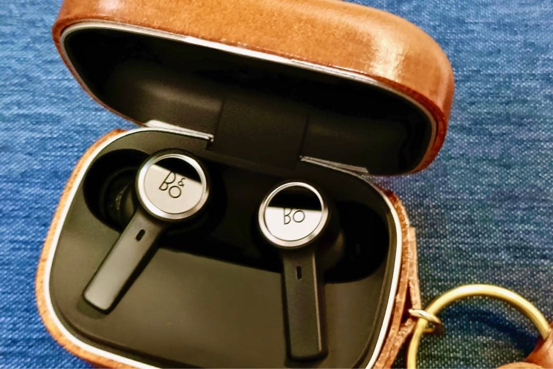 Bang & Olufsen Beoplay ELEVEN（革製カバー付）