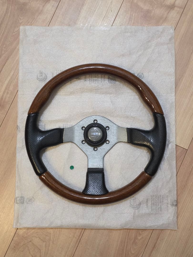 momo ウッドステアリング 350mm