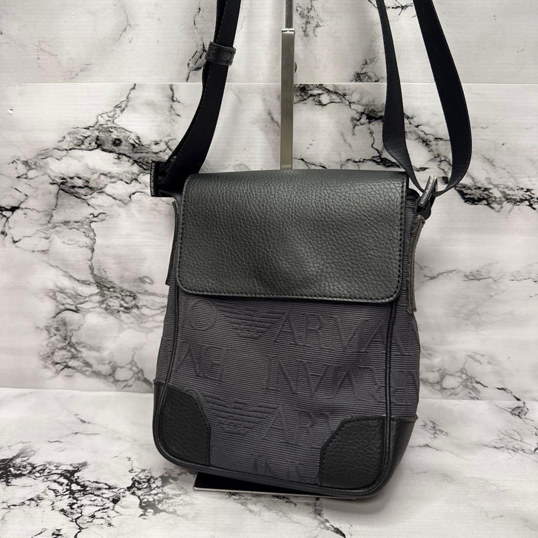 (極美品)大人気、アルマーニ、ショルダーバッグ、レザー、シボ革、人気色、黒、高級