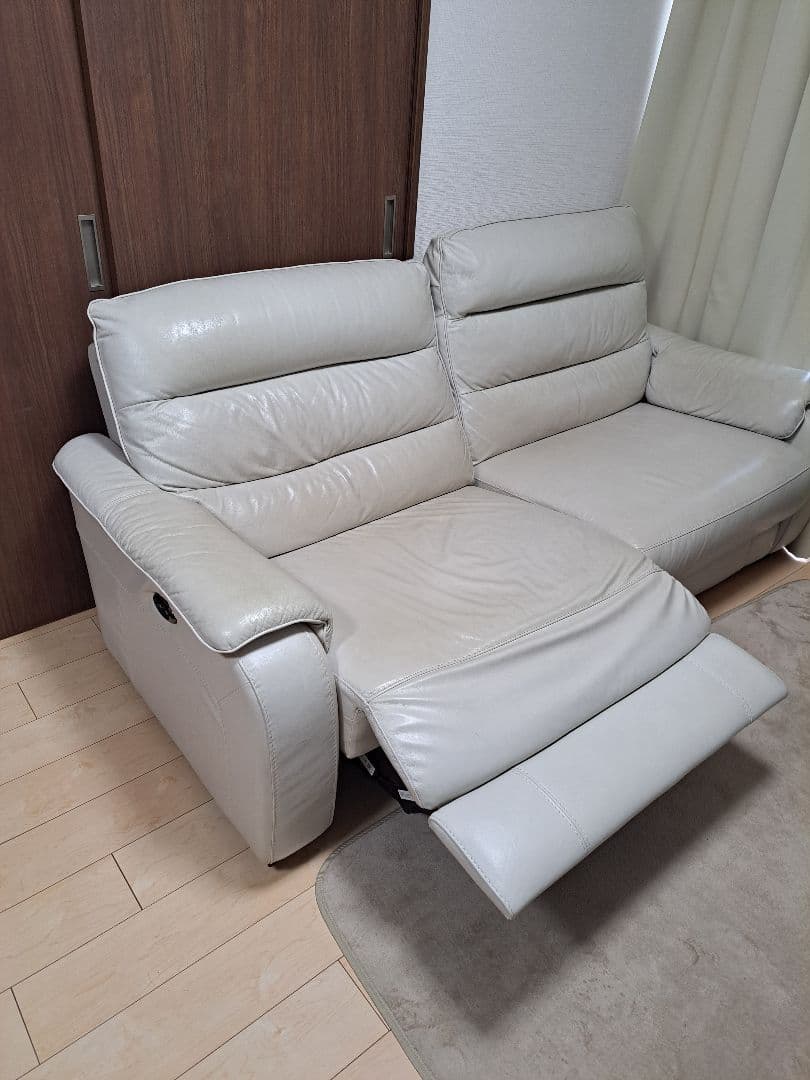 NITORI　電動リクライニング機能付き　クリーム色ソファ