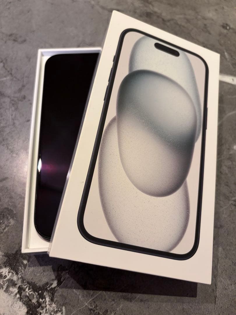 美品 Apple iPhone 15 ブラック 本体 256gb