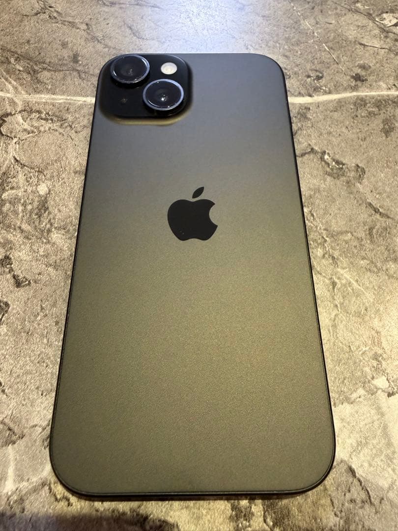 美品 Apple iPhone 15 ブラック 本体 256gb