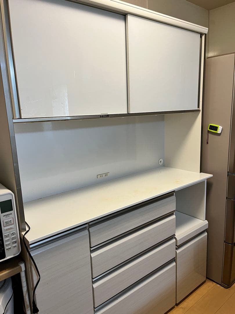 定価27万円★高級感あふれる食器棚　幅約140㌢