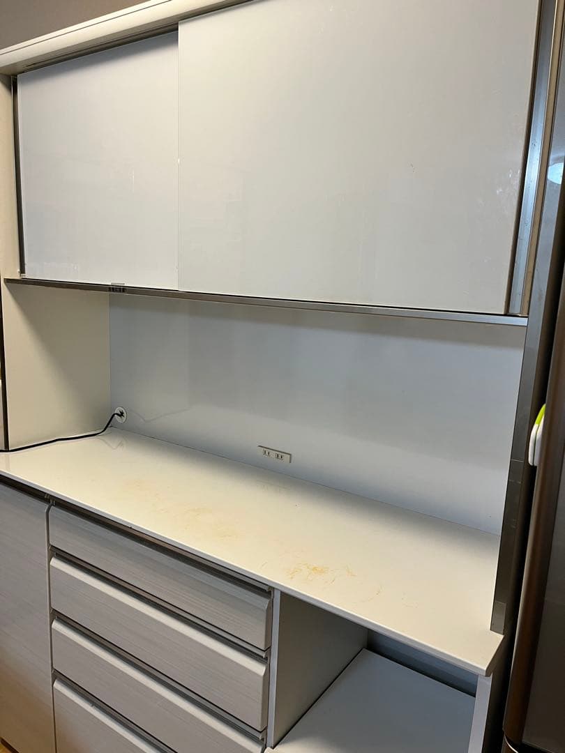 定価27万円★高級感あふれる食器棚　幅約140㌢