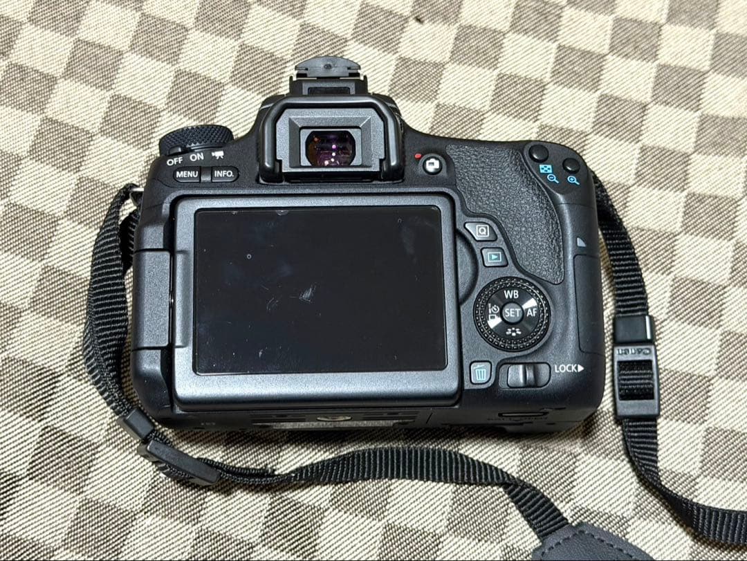 美品 Canon EOS 8000D デジタル一眼レフカメラ(SC数4340回)