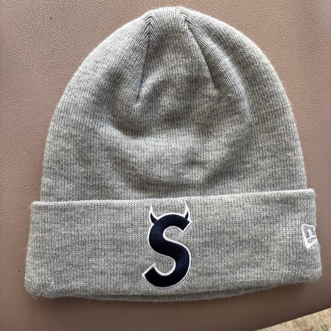 3*s様 Supreme ニット帽 グレー　ツノ