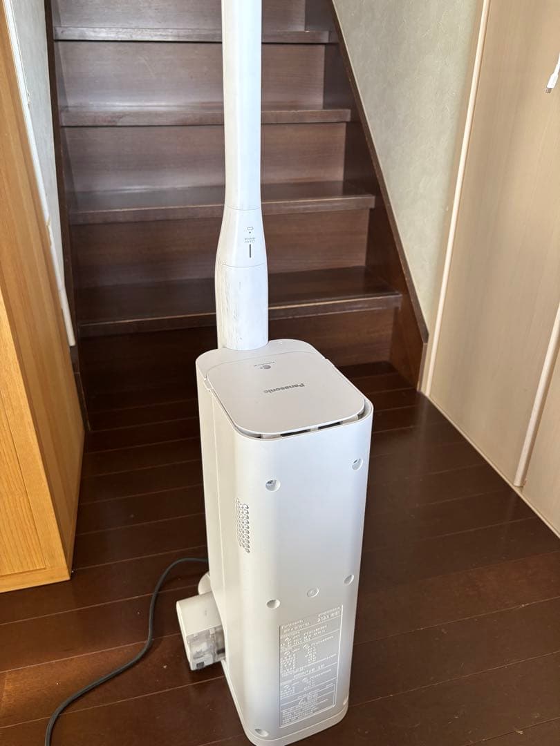 Panasonic MC-NS10K コードレスクリーナー 2023年製