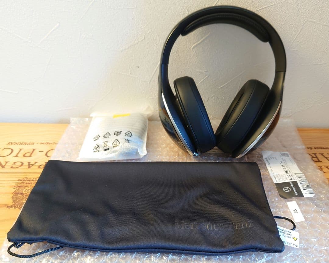 Mercedes-Benz メルセデス・ベンツ ワイヤレスヘッドホンです。