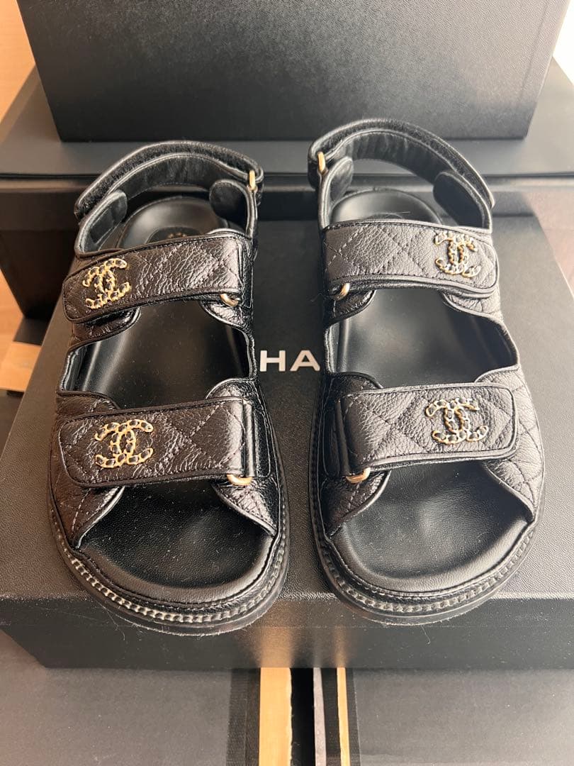 CHANEL ブラックレザーサンダル ベルト付き(2023年購入、美品)