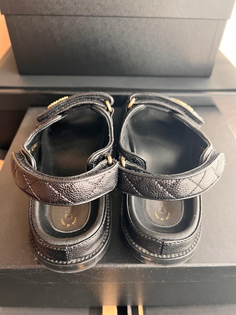 CHANEL ブラックレザーサンダル ベルト付き(2023年購入、美品)