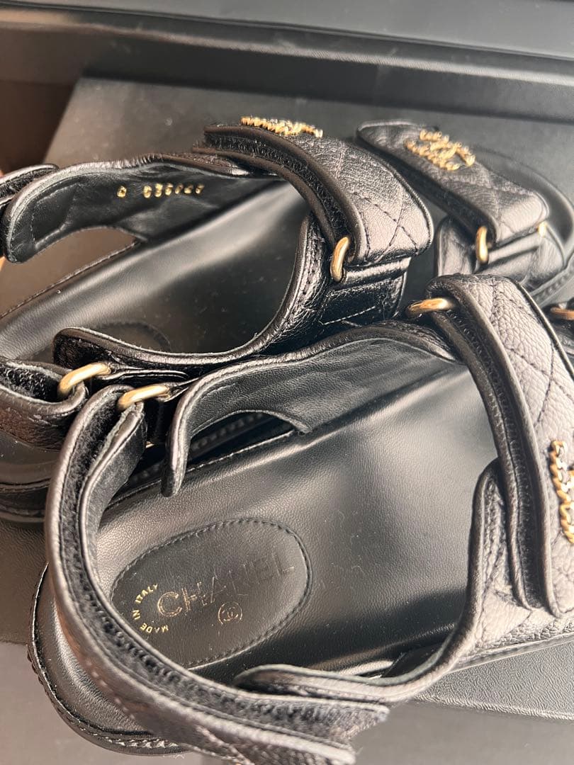 CHANEL ブラックレザーサンダル ベルト付き(2023年購入、美品)