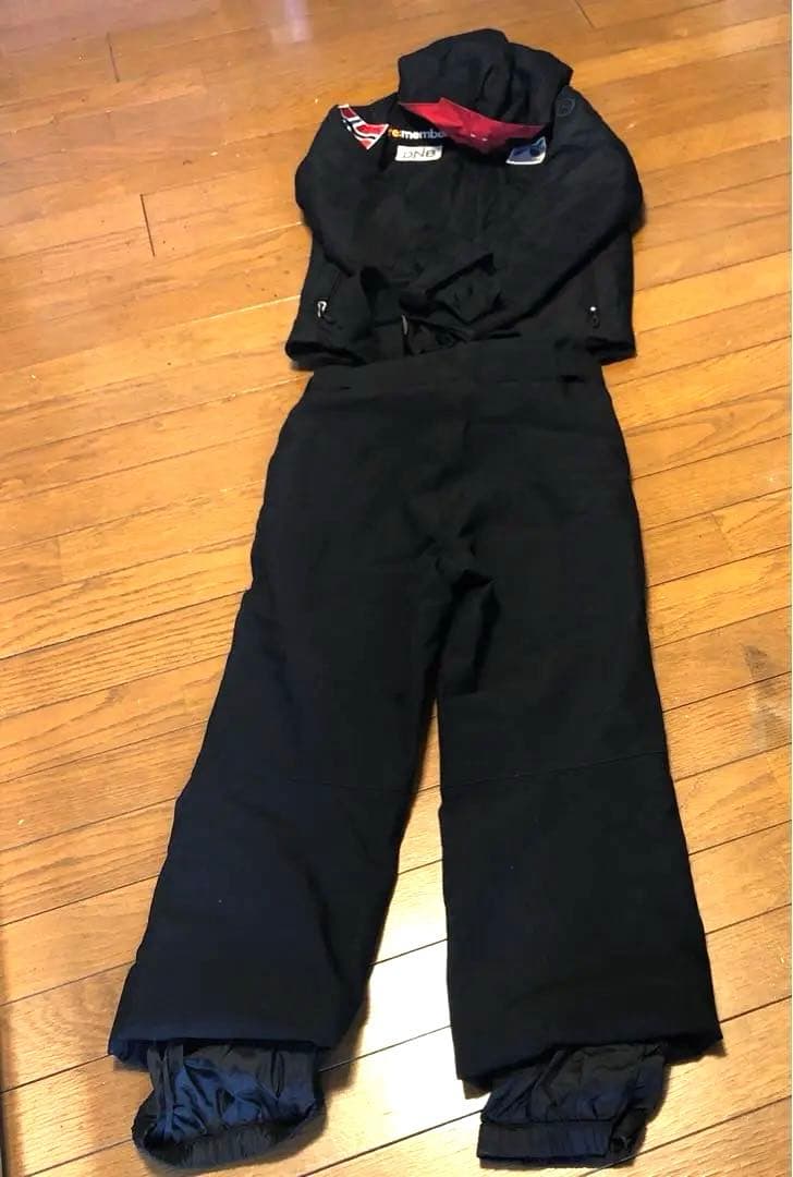 一度使用だけ❣️美品❣️子供用スキーウェア(上下セット)140cm おまけ付き