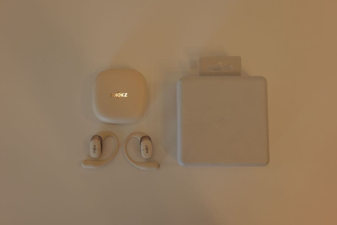 SHOKZ ワイヤレスイヤホン ベージュ　充電ケース付き